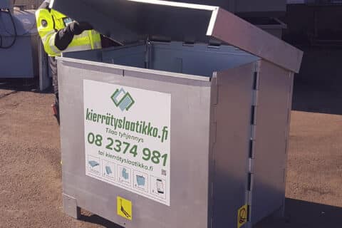 Romuta Oy:n arvometallien kierrättämiseen tarkoitettu kierrätyslaatikko koottuna.